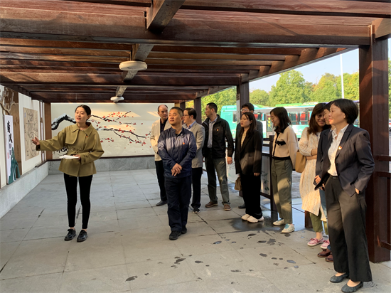 4788e163f2a9cf4677274fbba47628a2.png 參觀梅山公交清廉文化主題樞紐站.png